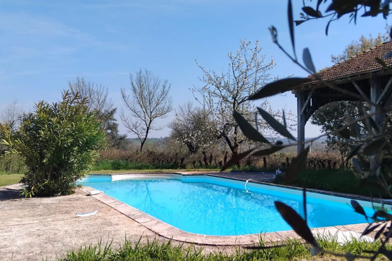 Piscine gîte Ourlens